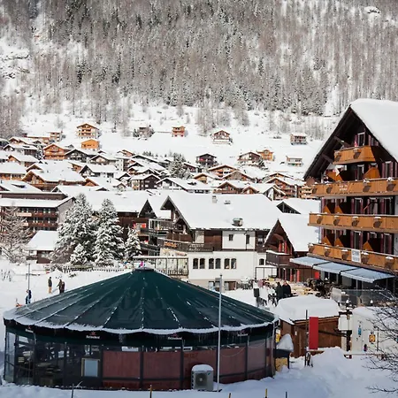 Hotel The Larix Ski-in Ski-out Saas Fee