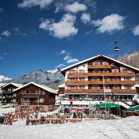 The Larix Ski-in Ski-out Зас-Фе