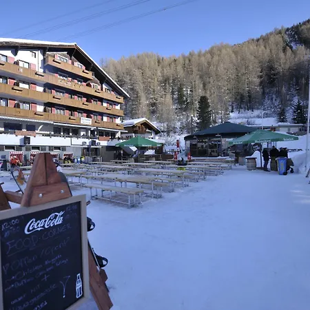 The Larix Ski-in Ski-out 3* Зас-Фе