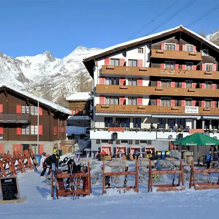 The Larix Ski-in Ski-out 3* Зас-Фе