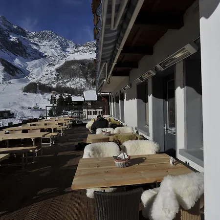 ホテル The Larix Ski-in Ski-out