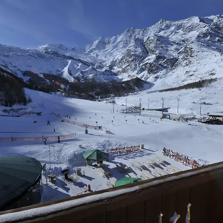 Отель The Larix Ski-in Ski-out 3*