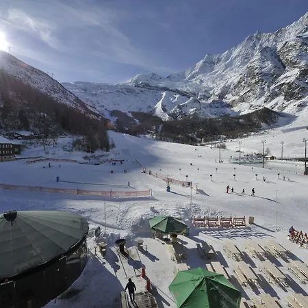 The Larix Ski-in Ski-out ホテル