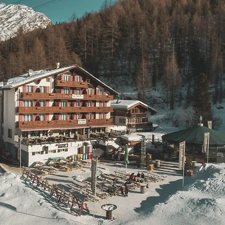 The Larix Ski-in Ski-out サース フェー