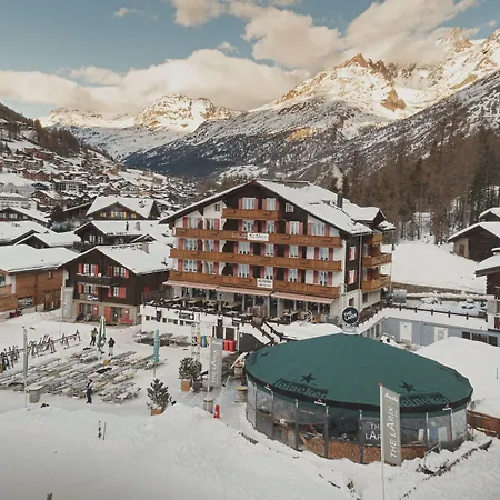 Отель The Larix Ski-in Ski-out Зас-Фе