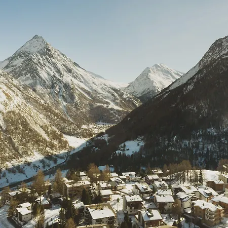 The Larix Ski-in Ski-out Отель 3*