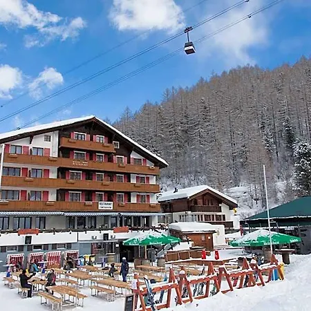 ホテル The Larix Ski-in Ski-out 3*