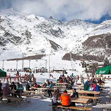 The Larix Ski-in Ski-out ホテル