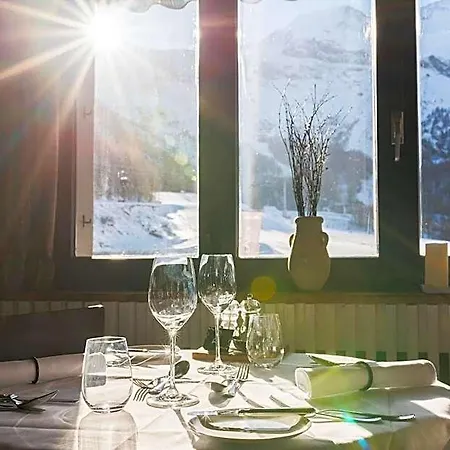 Hotel The Larix Ski-in Ski-out Saas Fee