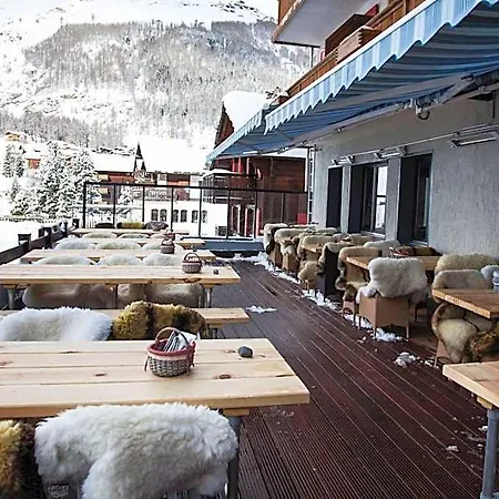 Hotel The Larix Ski-in Ski-out