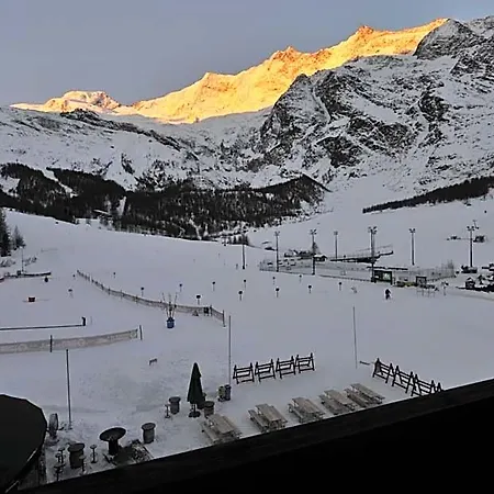 The Larix Ski-in Ski-out Hotel 3*