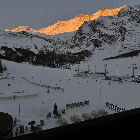The Larix Ski-in Ski-out 3* サース フェー