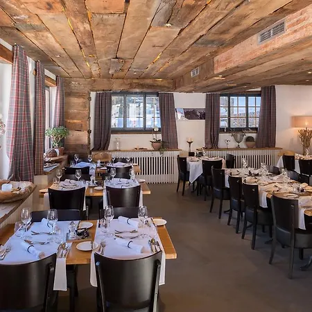 The Larix Ski-in Ski-out Отель 3*