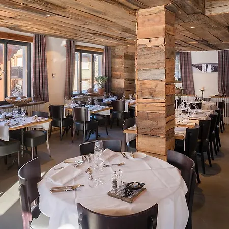 Отель The Larix Ski-in Ski-out 3*