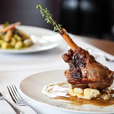 The Larix Ski-in Ski-out Отель 3*