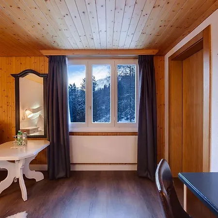 ホテル The Larix Ski-in Ski-out