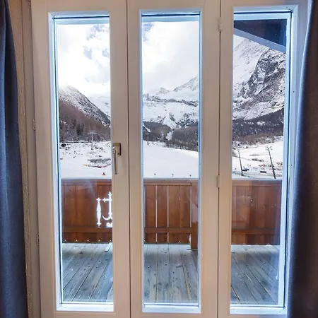The Larix Ski-in Ski-out 3* Saas Fee