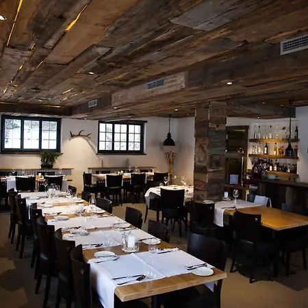 Отель The Larix Ski-in Ski-out 3*