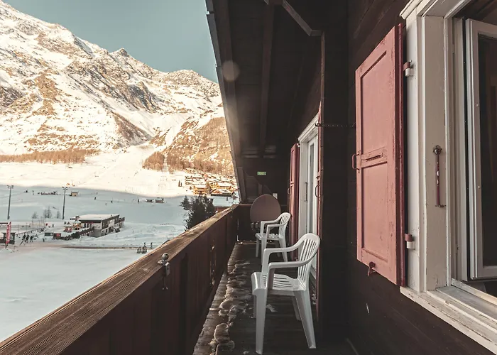 Hotel The Larix Ski-in Ski-out