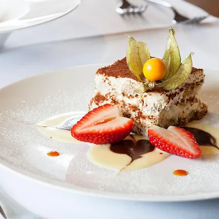 The Larix Ski-in Ski-out فندق Saas Fee