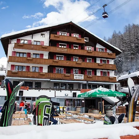 The Larix Ski-in Ski-out 3*