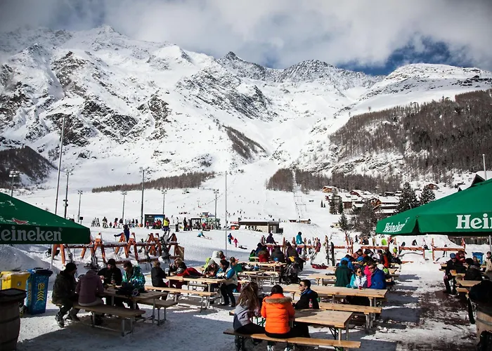 The Larix Ski-in Ski-out Szálloda Saas Fee