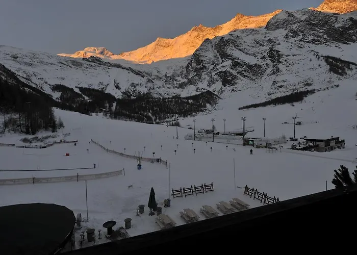 The Larix Ski-in Ski-out 3* Saas Fee